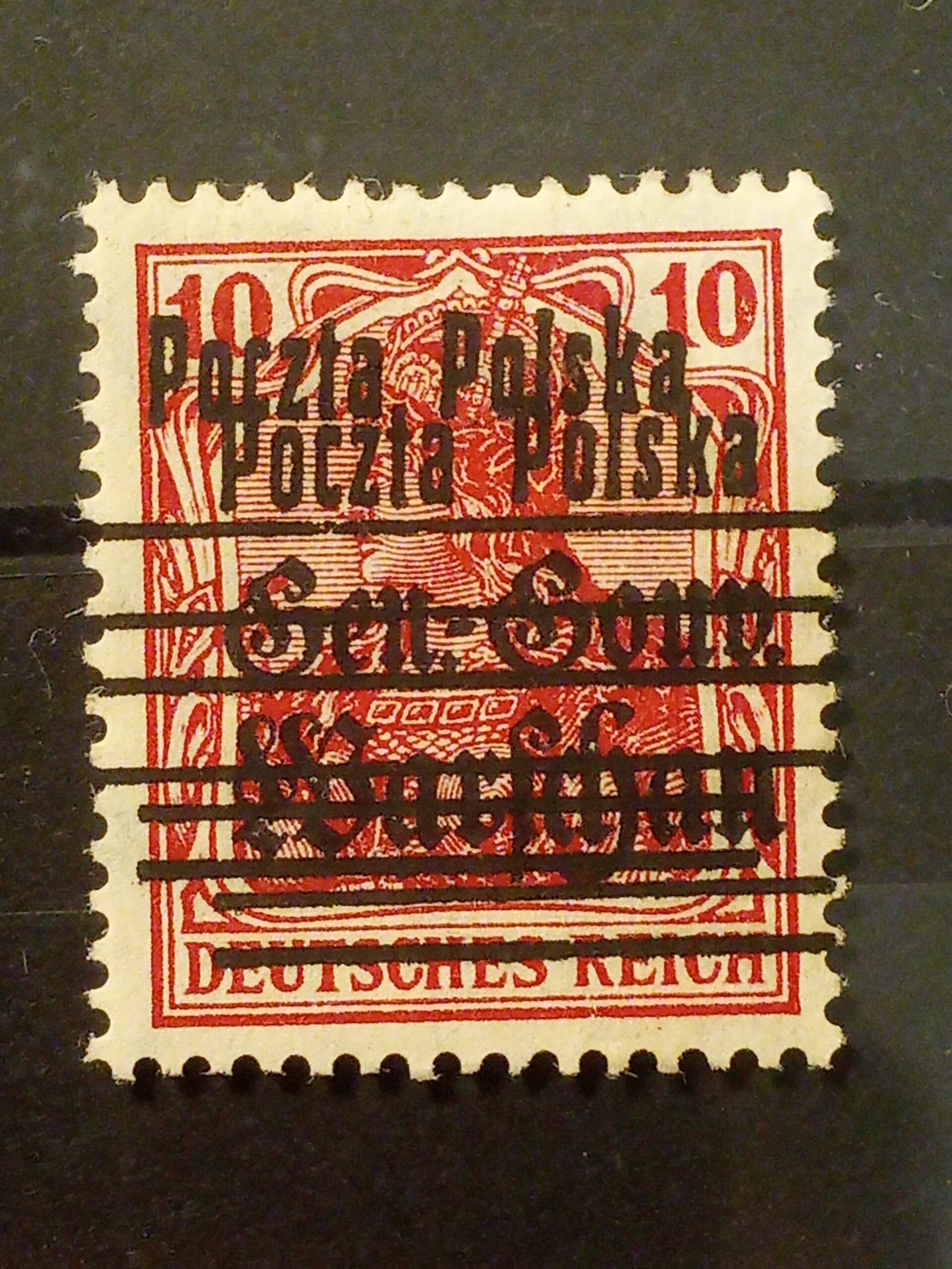 Niemiecki znaczek z okresu I wojny światowej z pionowym nadrukiem 'Gen.-Gouv. Warschau' wykonanym na podstawowym wydaniu poczty polowej