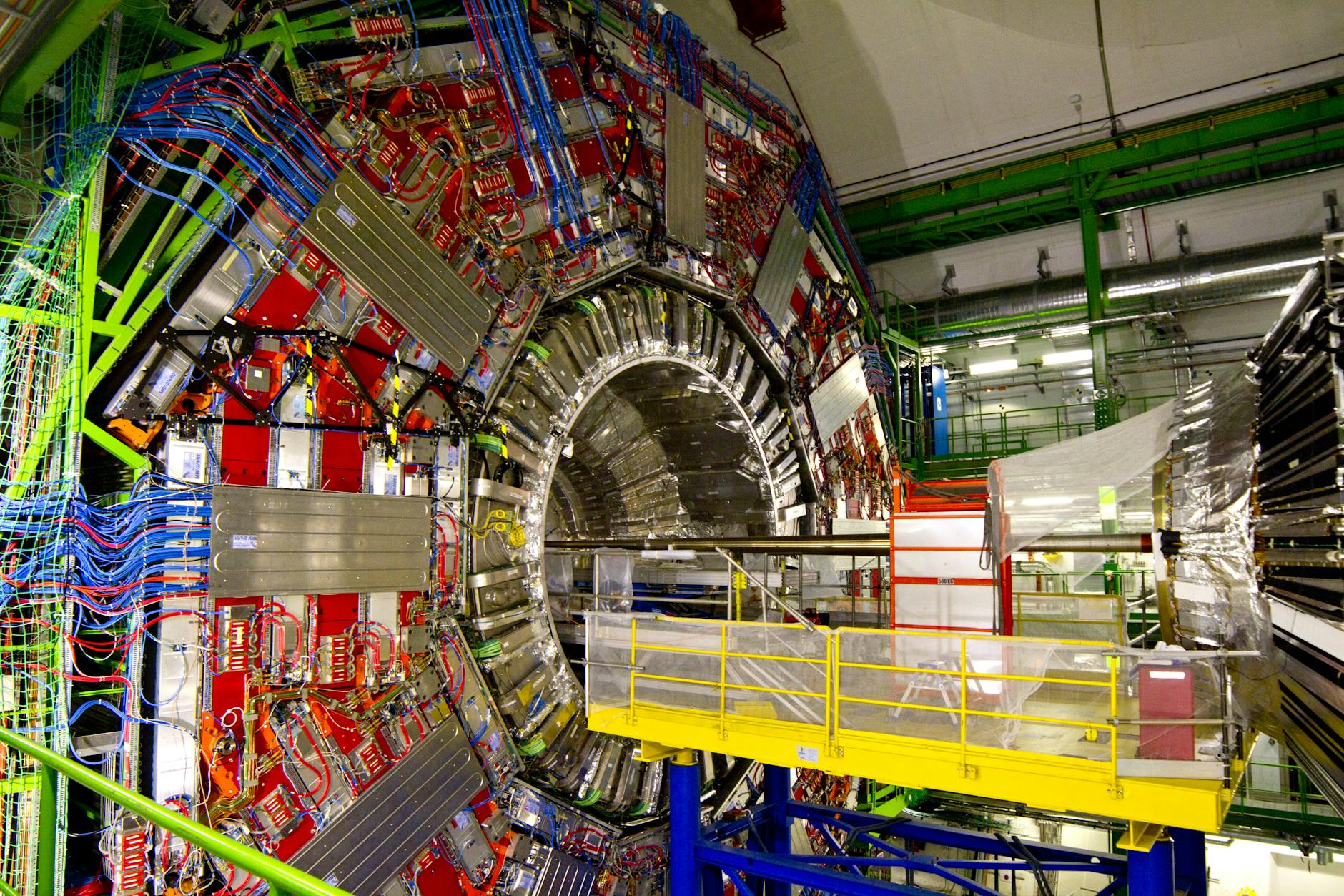 Wnętrze akceleratora cząstek w Wielkim Zderzaczu Hadronów CERN