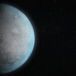 Teoria lodowego kosmosu: wszechświat z wody i lodu Zamarznięta planeta na tle gwiazd w kosmosie